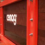 GRADE COM ESTRUTURA METÁLICA REFORÇADA REVESTIDO COM MADEIRA TIPO COMPENSADO NAVAL